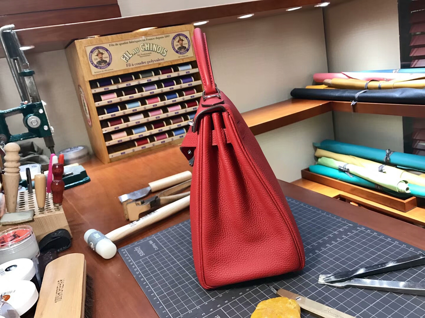 爱马仕HERMES Q5 國旗紅 Kelly 28CM Togo皮 纯手工蜡线 法国TR级别的进口皮料 配全套专柜包装发票