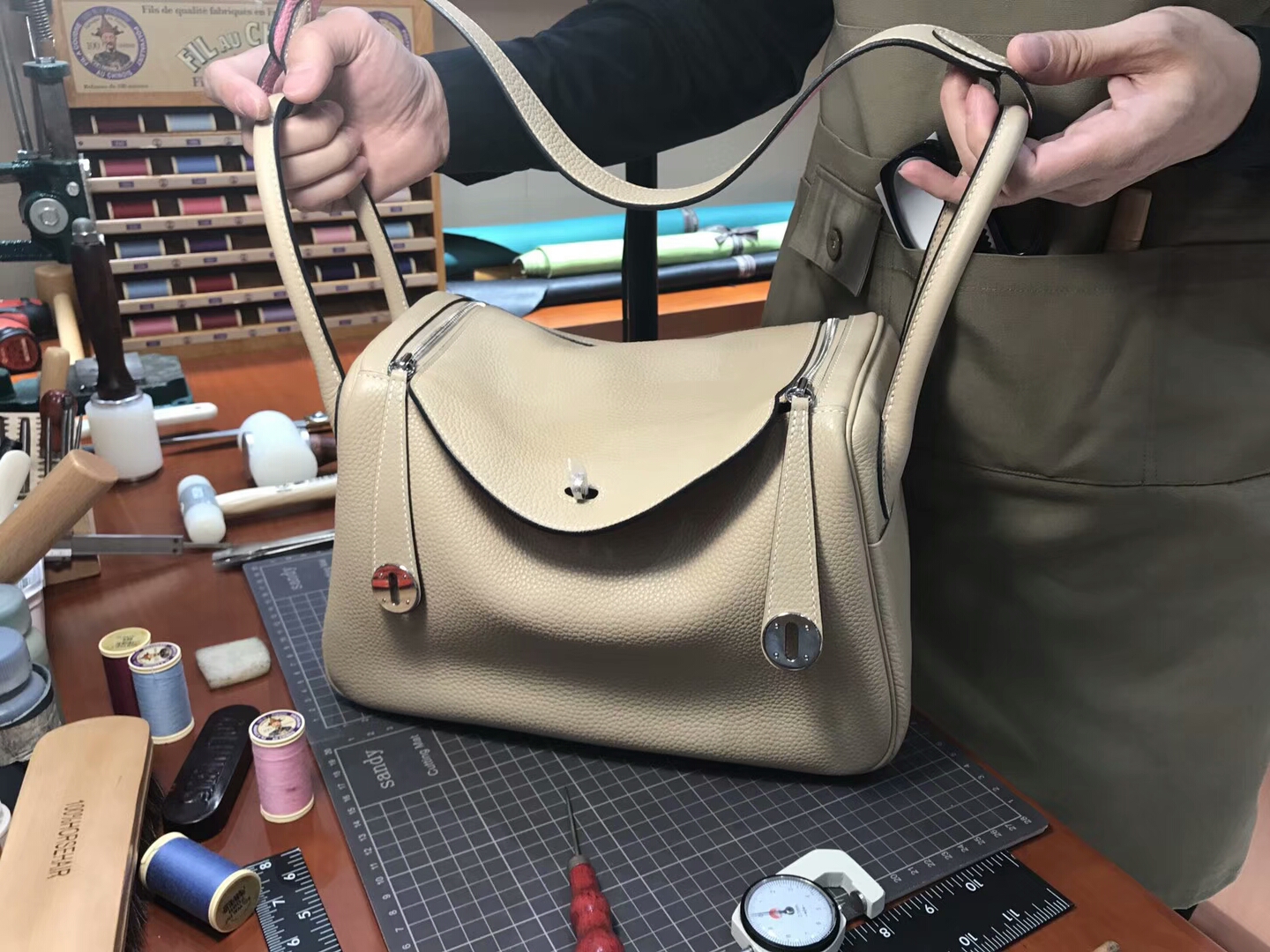 爱马仕 HERMES Lindy 26/30cm s2 风衣灰 trench 银扣 配全套专柜原版包装