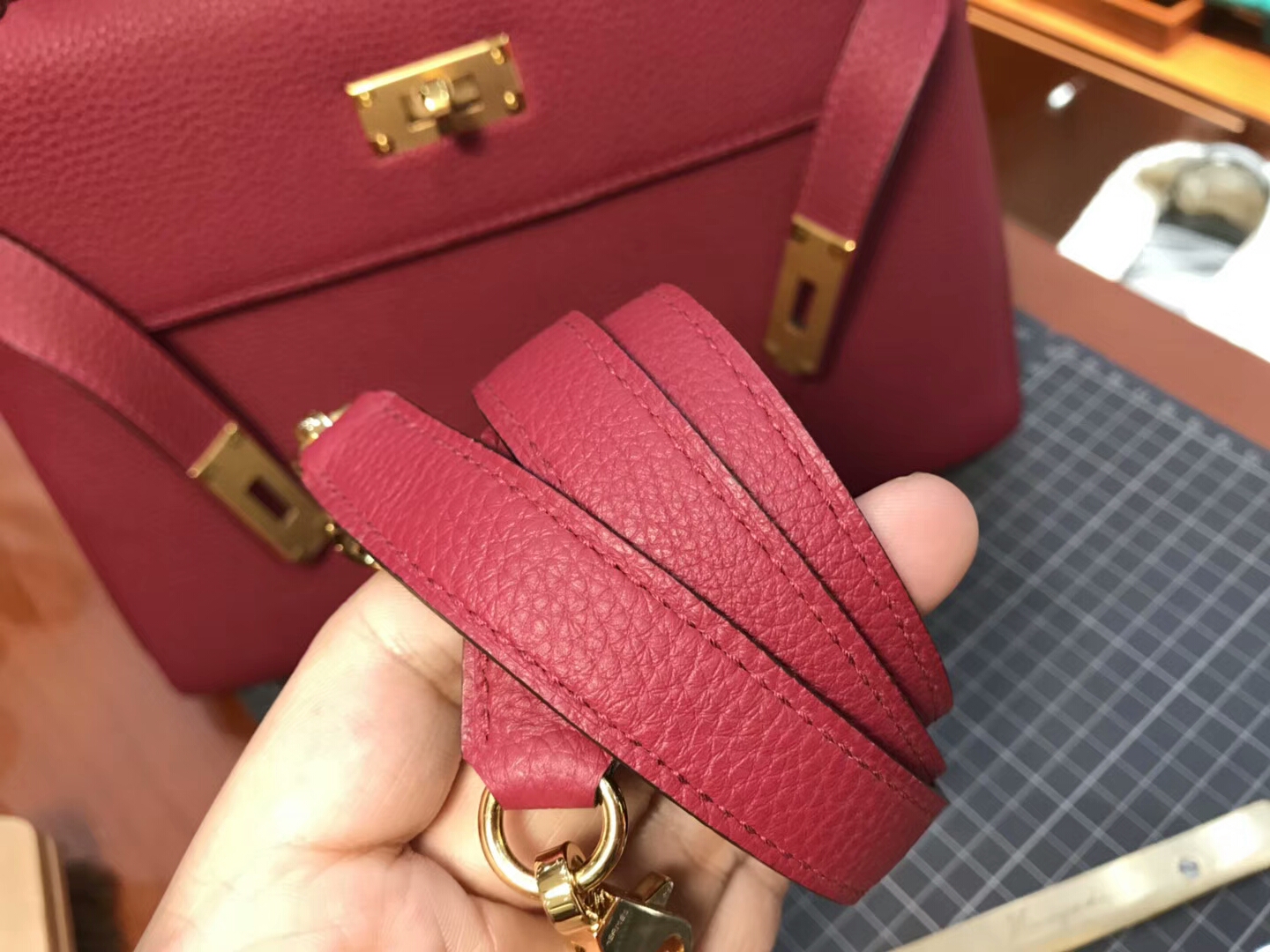 HERMES 爱马仕 ruby 宝石红 b5 Kelly 28CM Togo皮 纯手工蜡线 法国TR级别的进口皮料 配全套专柜包装发票