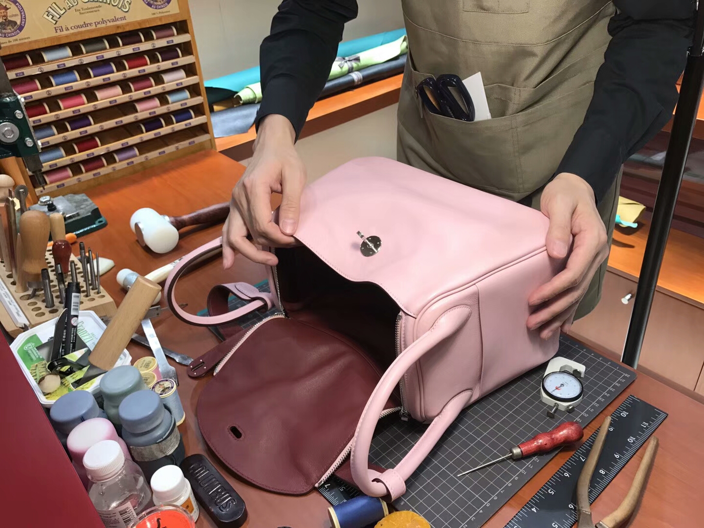爱马仕 HERMES Lindy 26/30cm 3Q 水粉色 rose sakura 银扣 配全套专柜原版包装