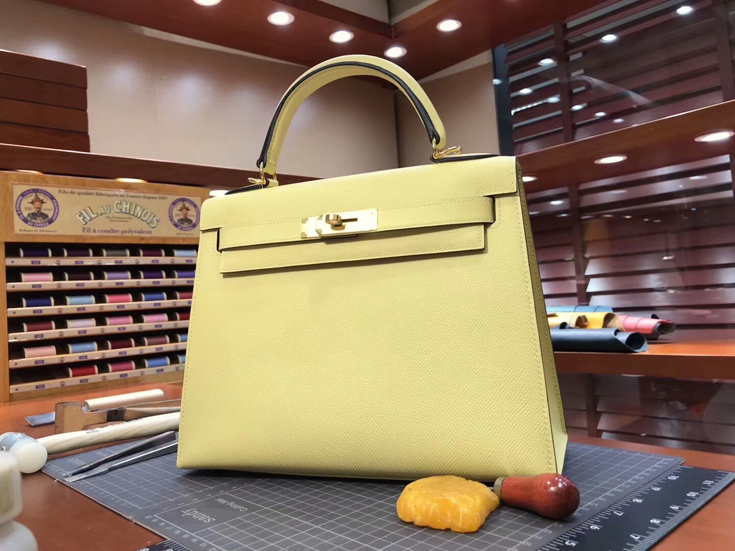HERMES 爱马仕 C9 鹅蛋黄 Soufre Kelly 28CM 现货系列 配全套专柜原版包装 金扣