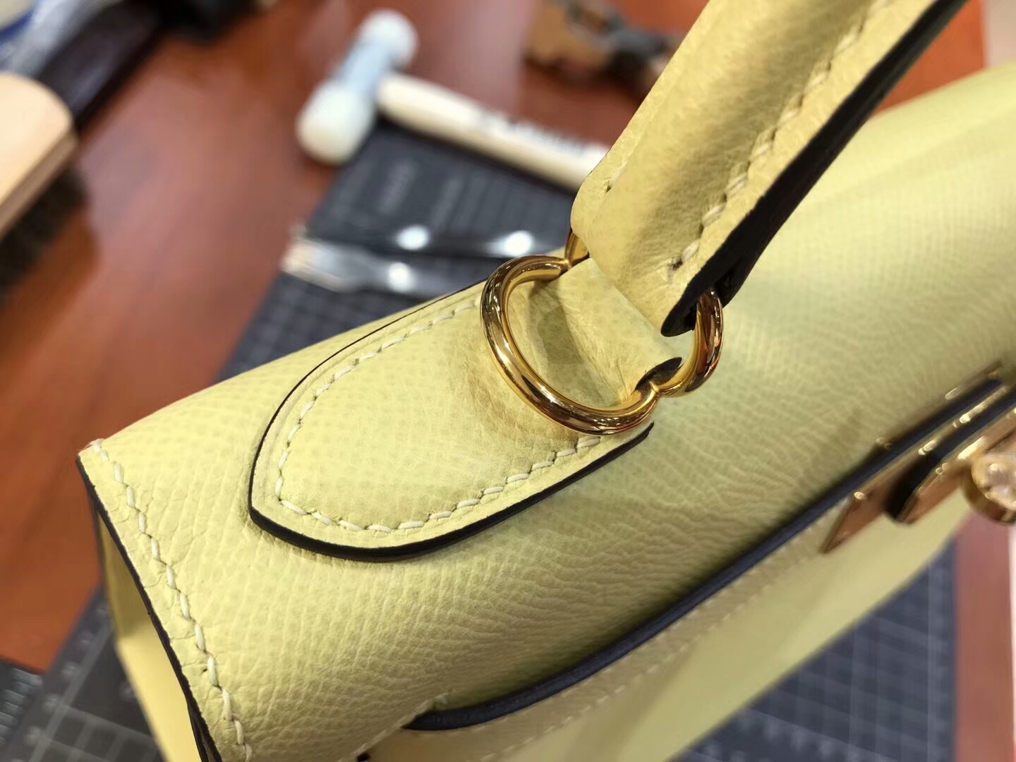 HERMES 爱马仕 C9 鹅蛋黄 Soufre Kelly 28CM 现货系列 配全套专柜原版包装 金扣