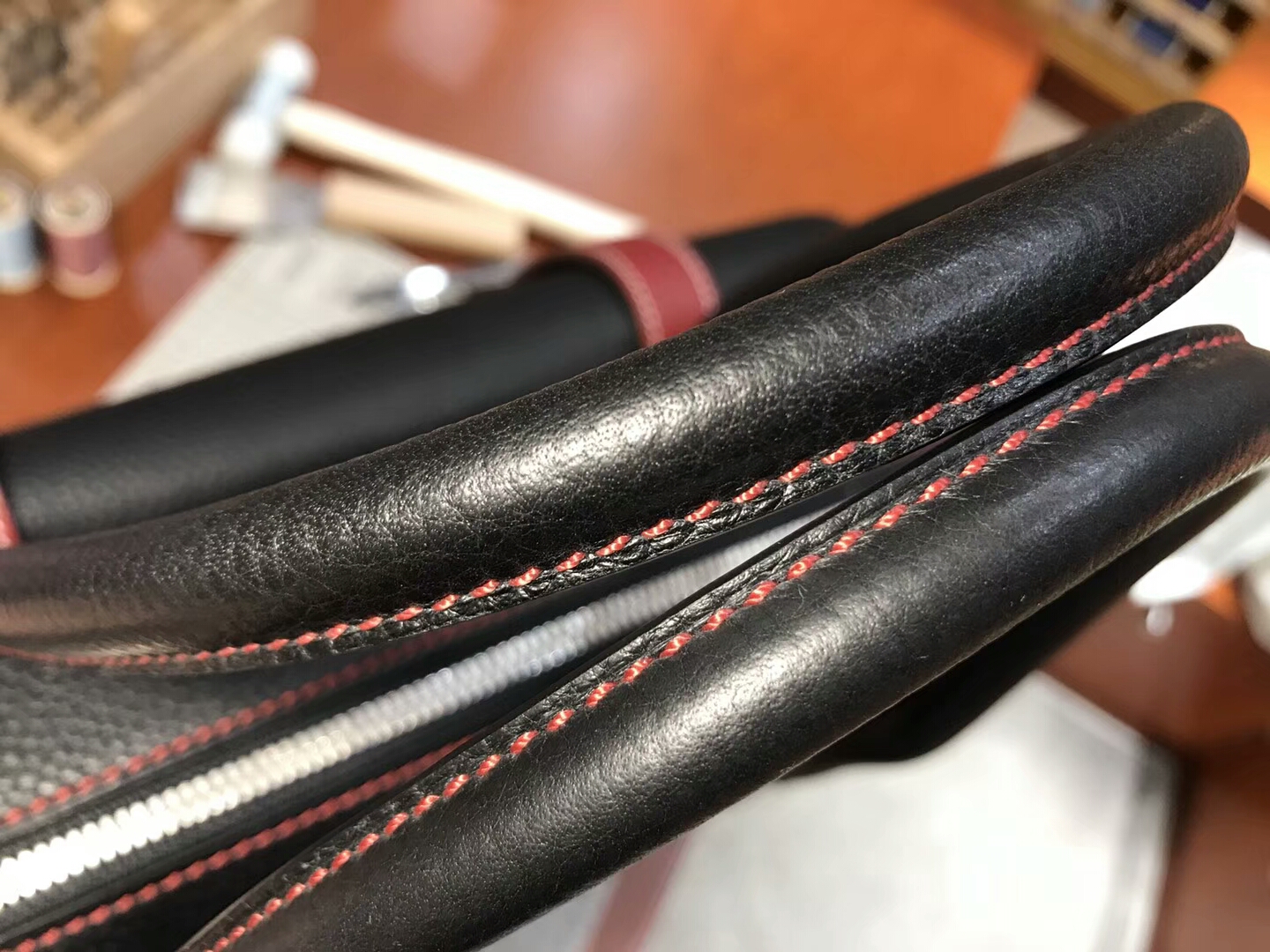 BLACK 黑色 拼 石榴红 K1 Rouge Grenat HERMES 爱马仕 现货系列 配全套专柜原版包装 邮差公文包