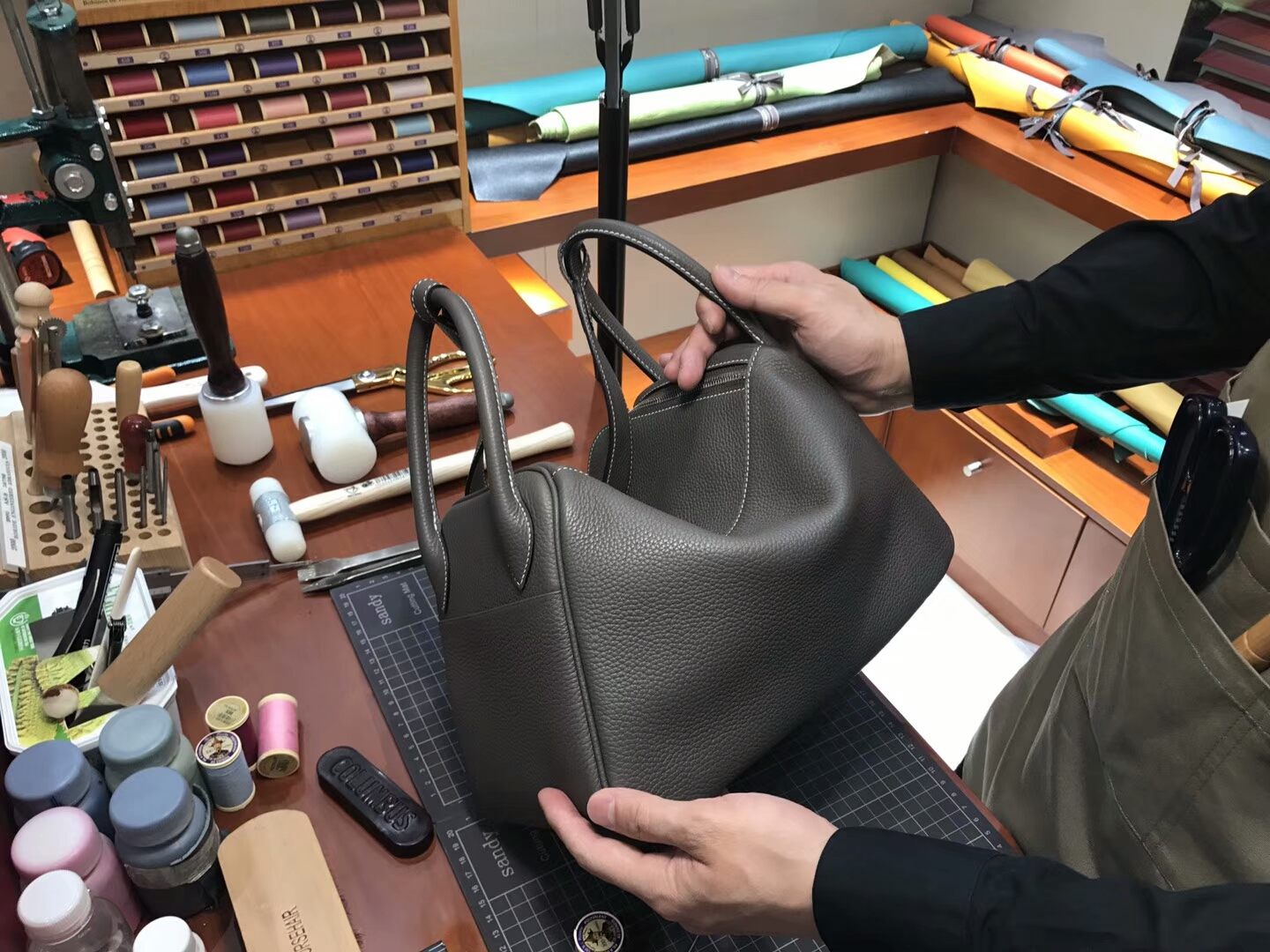 8F 錫器灰 Etain 爱马仕 HERMES Lindy 26/30cm 银扣 配全套专柜原版包装