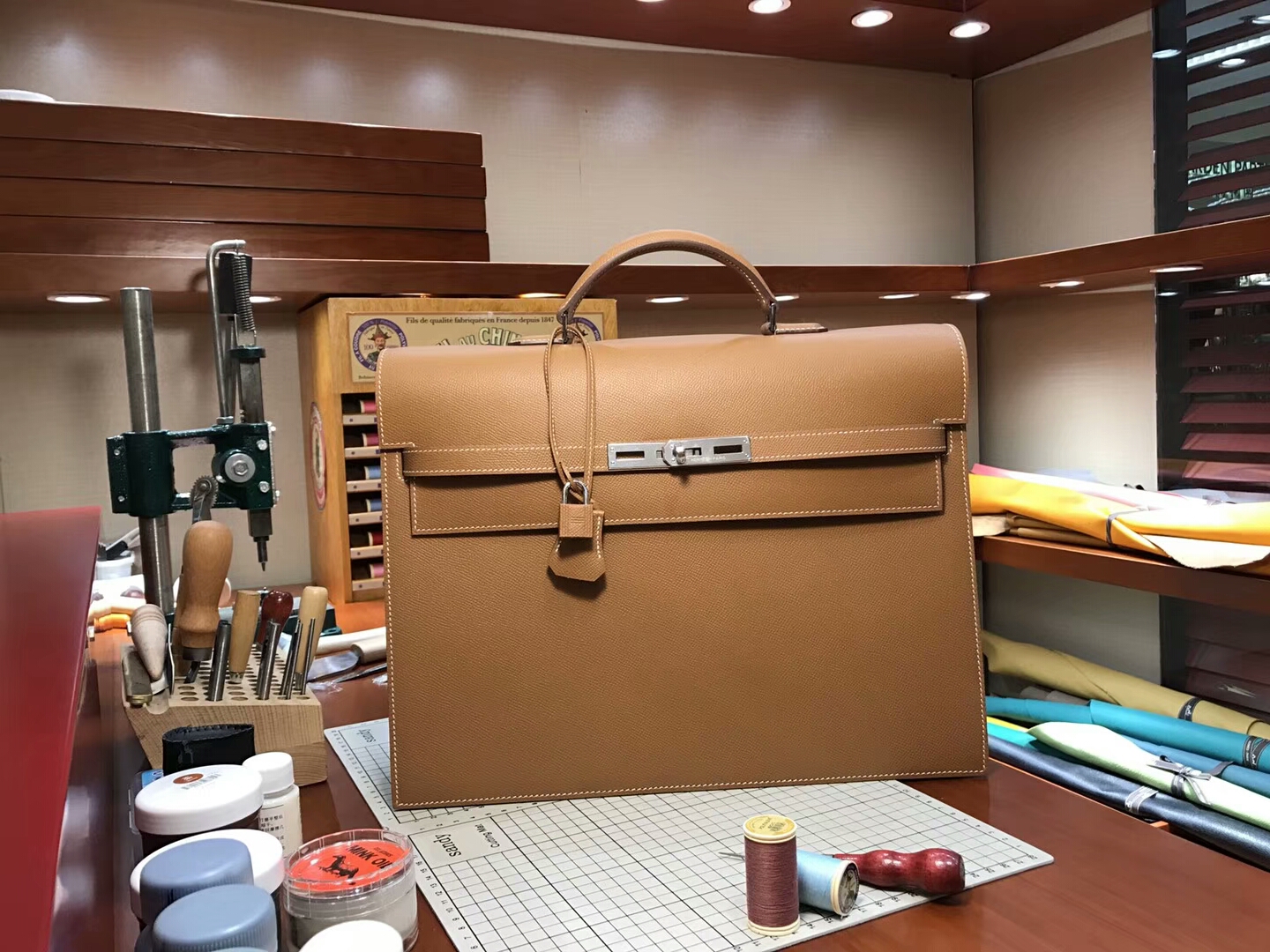 HERMES 爱马仕 男士公文包  CK37 金棕色 Gold 现货系列 配全套专柜原版包装 银扣