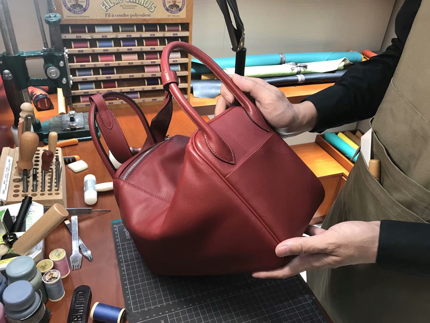 爱马仕 HERMES Lindy 26/30cm  ck55爱马仕红 Rough H 银扣 配全套专柜原版包装