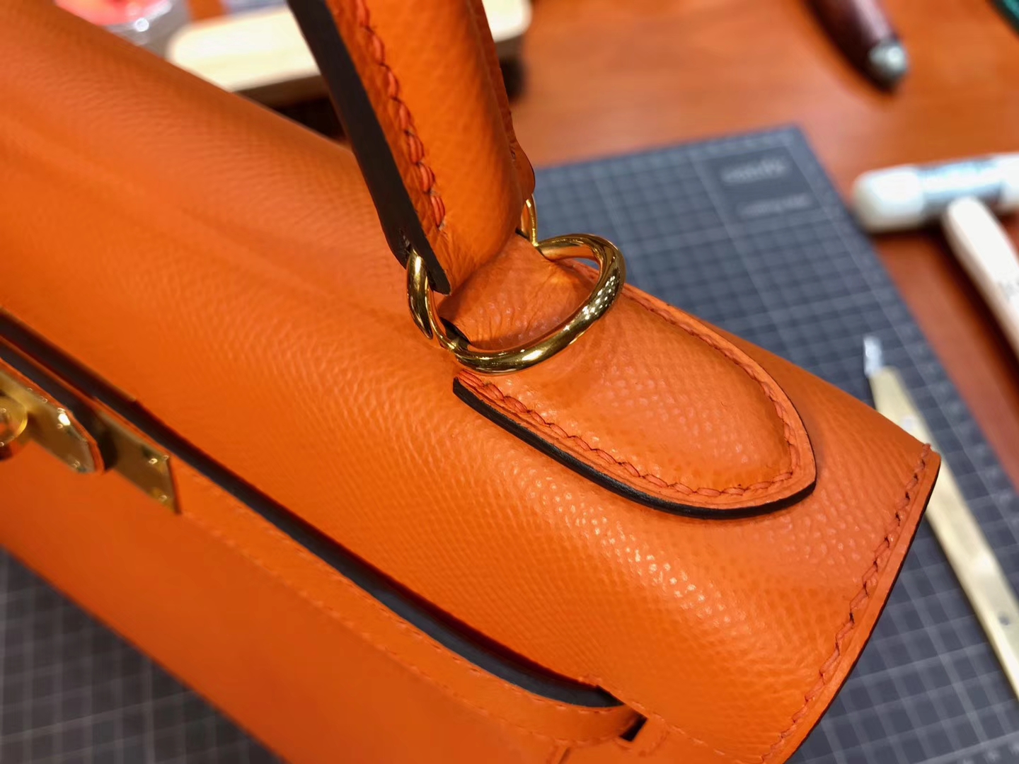 CK93 Orange 橙色 金扣 爱马仕 HERMES Kelly 28CM 现货系列 配全套专柜原版包装 掌纹