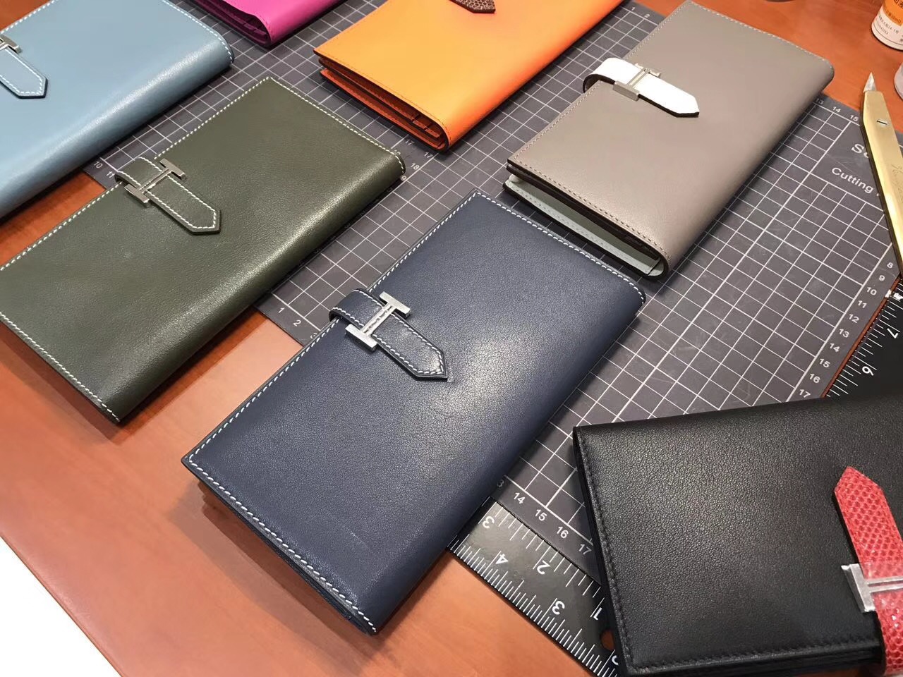 HERMES 爱马仕Bearn Swift 长款H扣钱包 配全套专柜原版包装 全球发售 BLACK 黑色/CK37 金棕色 Gold/：J7 亚麻蓝 Blue Lin/CK93 经典橙色 Orange/ S2 风衣灰 Trench/J5 枚红色 桃红色/76 靛蓝色 黑蓝色 Blue Indigo/6H 橄榄绿 Vert Veronese
