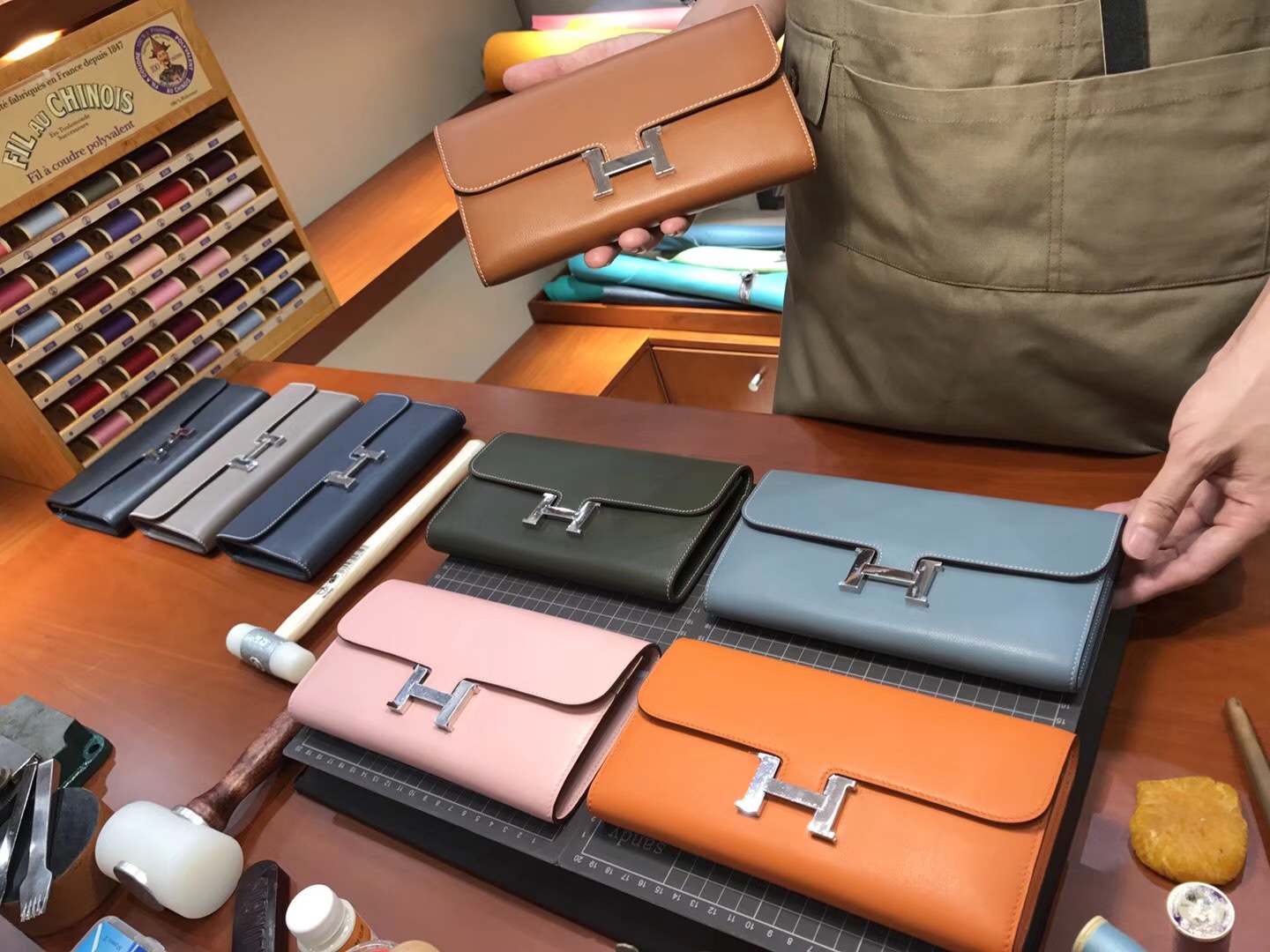 Constance Swift HERMES 爱马仕长款H扣钱包 CK93 经典橙色 Orange/ J7 亚麻蓝 Blue Lin/BLACK 黑色/金棕 Gold CK37/3Q 水粉