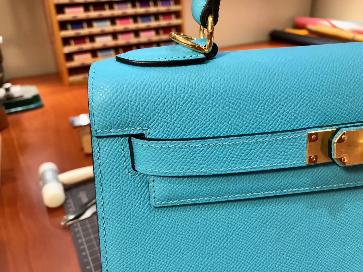 爱马仕HERMES7B 松石蓝 Turquoise Blue Kelly 28CM 现货系列 配全套专柜原版包装 掌纹