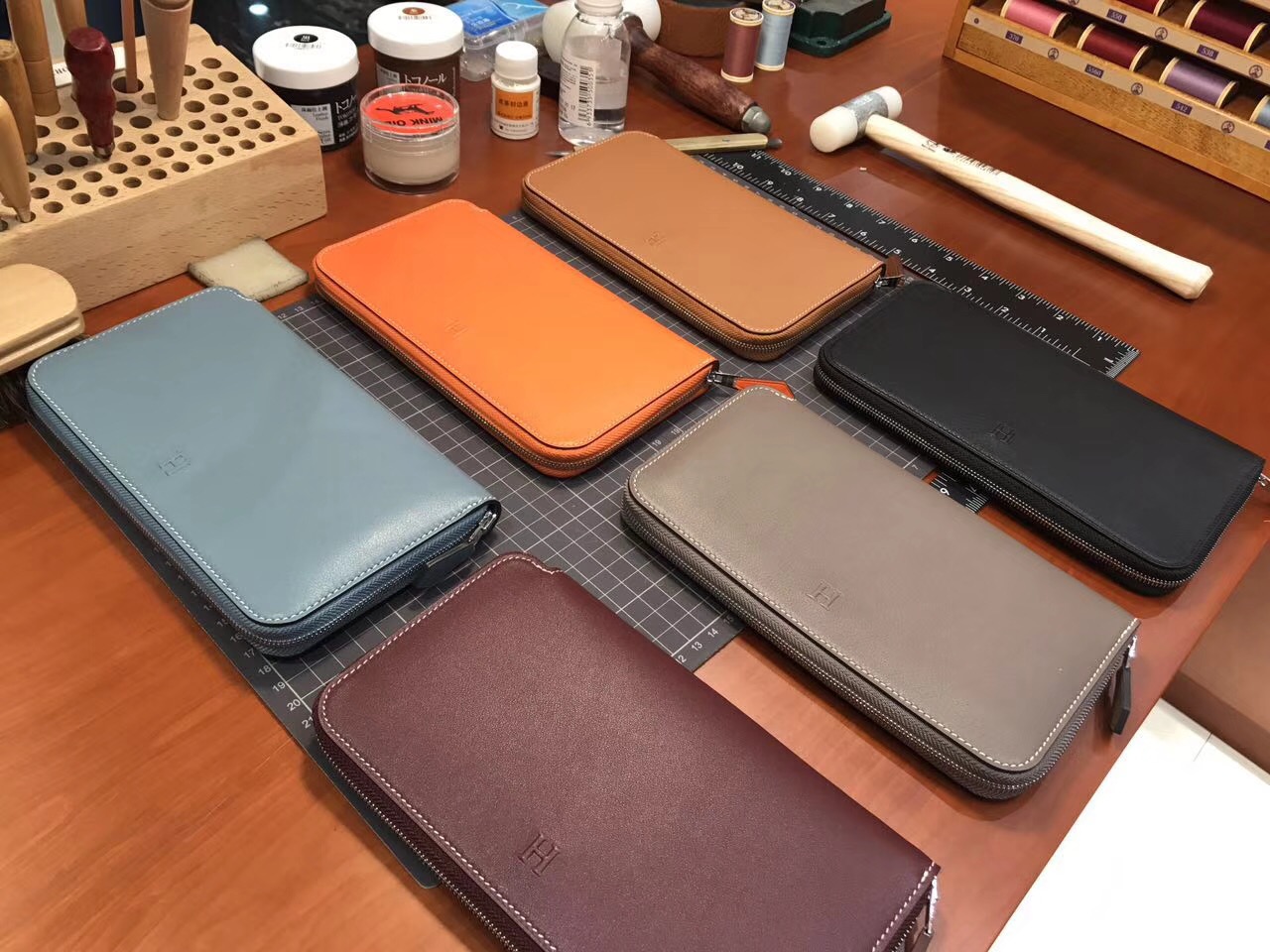 HERMES 爱马仕长款拉链钱包 CK93 经典橙色 Orange/BLACK 黑色/CK37 金棕色 Gold/ S2 风衣灰 Trench/F5 勃艮第酒红色 Bourgogne/J7 亚麻蓝 Blue Lin