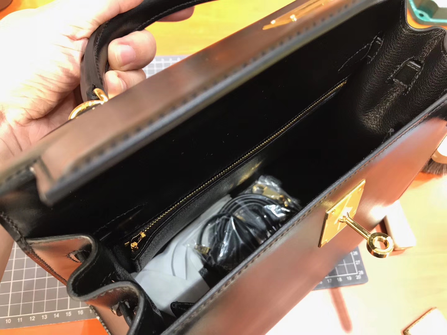 HERMES 爱马仕 BLACK 黑色 Kelly 28CM 现货系列 配全套专柜原版包装 银扣