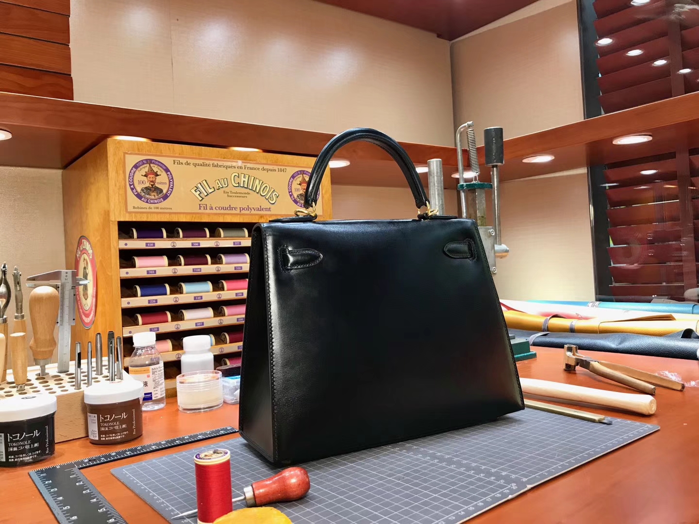 HERMES 爱马仕 BLACK 黑色 Kelly 28CM 现货系列 配全套专柜原版包装 银扣