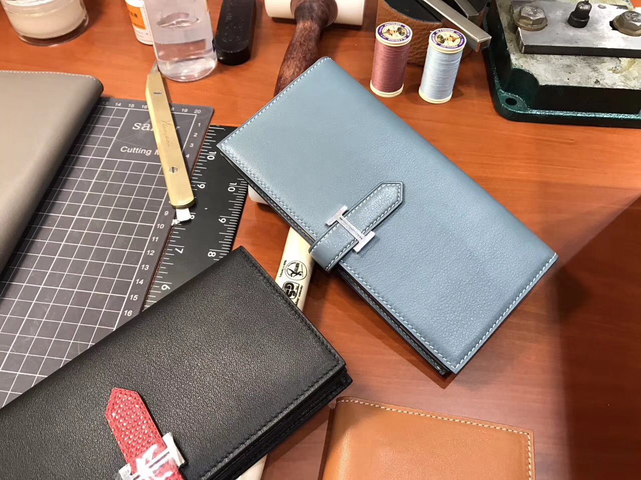 HERMES 爱马仕Bearn Swift 长款H扣钱包 配全套专柜原版包装 全球发售 J7 亚麻蓝 Blue Lin/BLACK 黑色