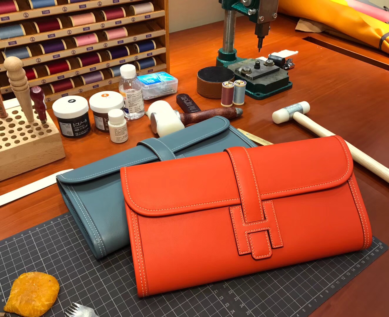 HERMES 爱马仕 手包 配全套专柜原版包装 全球发售 Orange 经典橙色 Swift