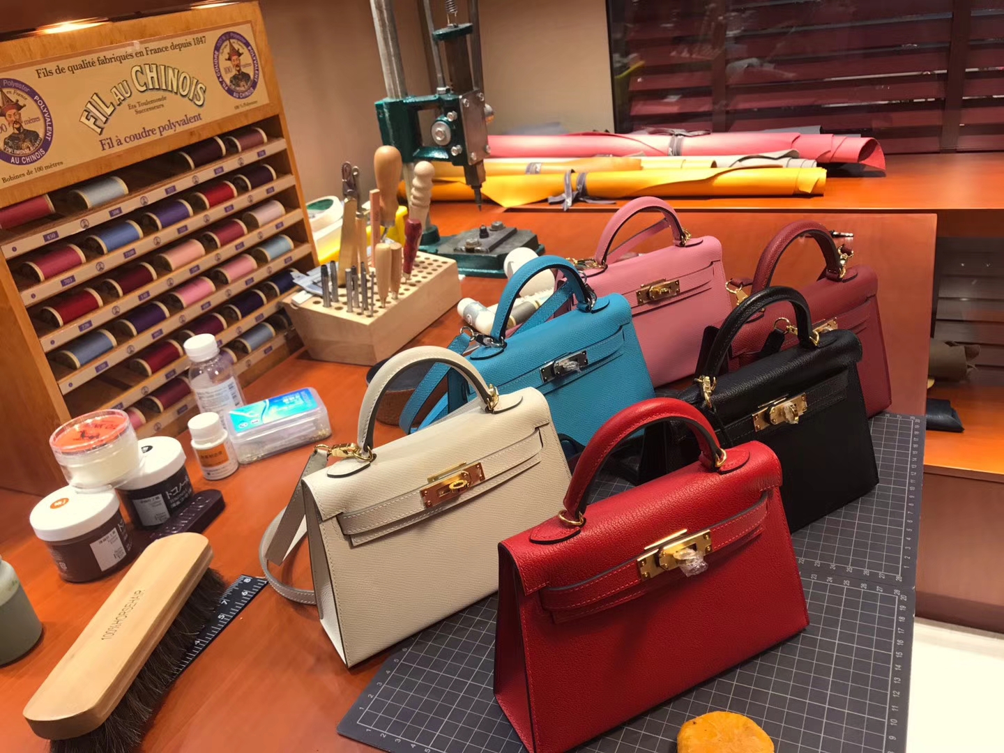 HERMES 爱马仕 Mini Kelly Pochette 22cm 迷你凯莉 MiniKelly 2 配全套专柜原版包装 奶昔白 CC10 Craie/S5 番茄红 Rouge Tomate/7F Blue Paon 孔雀蓝/黑 noir CK89/8w 新唇膏粉 新玫瑰粉 rose azalee/f5 新酒红 勃艮第酒红 bourgogne