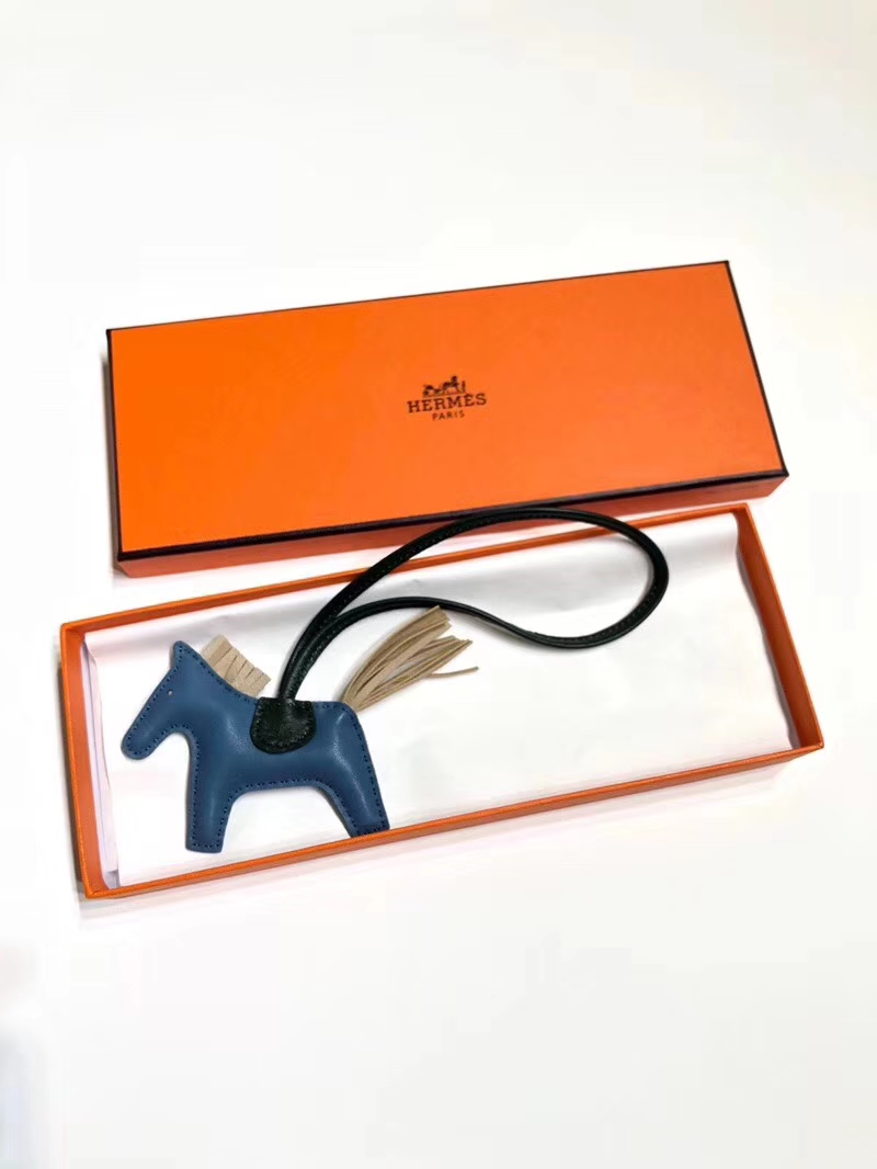 HERMES 爱马仕 手工定制 小马挂饰 现货  r2玛瑙蓝 珍珠灰 pearl grey   走线清晰 百搭挂件