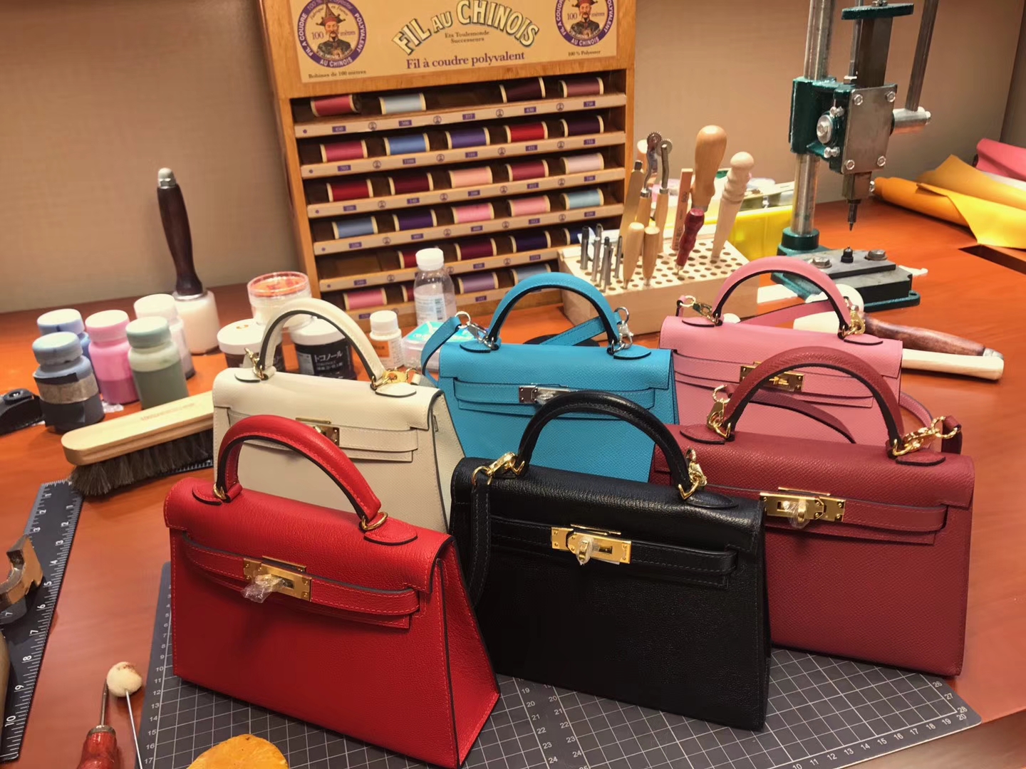 HERMES 爱马仕 Mini Kelly Pochette 22cm 迷你凯莉 MiniKelly 2 配全套专柜原版包装 奶昔白 CC10 Craie/S5 番茄红 Rouge Tomate/7F Blue Paon 孔雀蓝/黑 noir CK89/8w 新唇膏粉 新玫瑰粉 rose azalee/f5 新酒红 勃艮第酒红 bourgogne