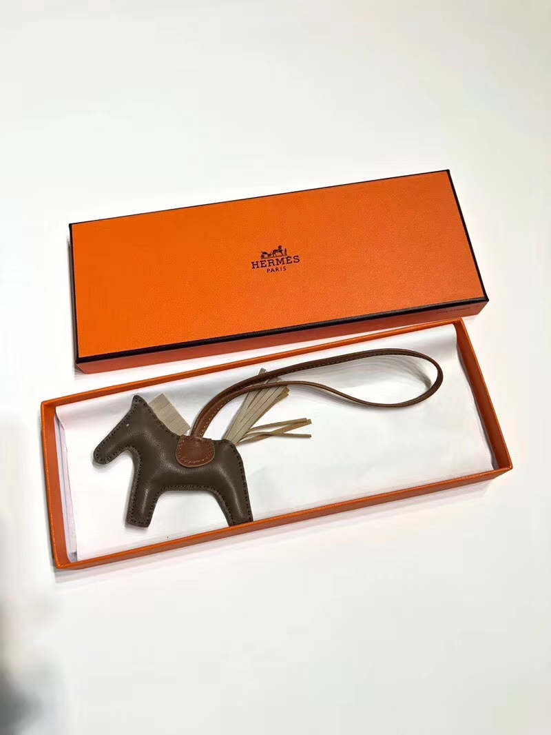 HERMES 爱马仕 手工定制 小马挂饰 现货 4g 深焦糖色 brulee 珍珠灰 pearl grey 走线清晰 百搭挂件