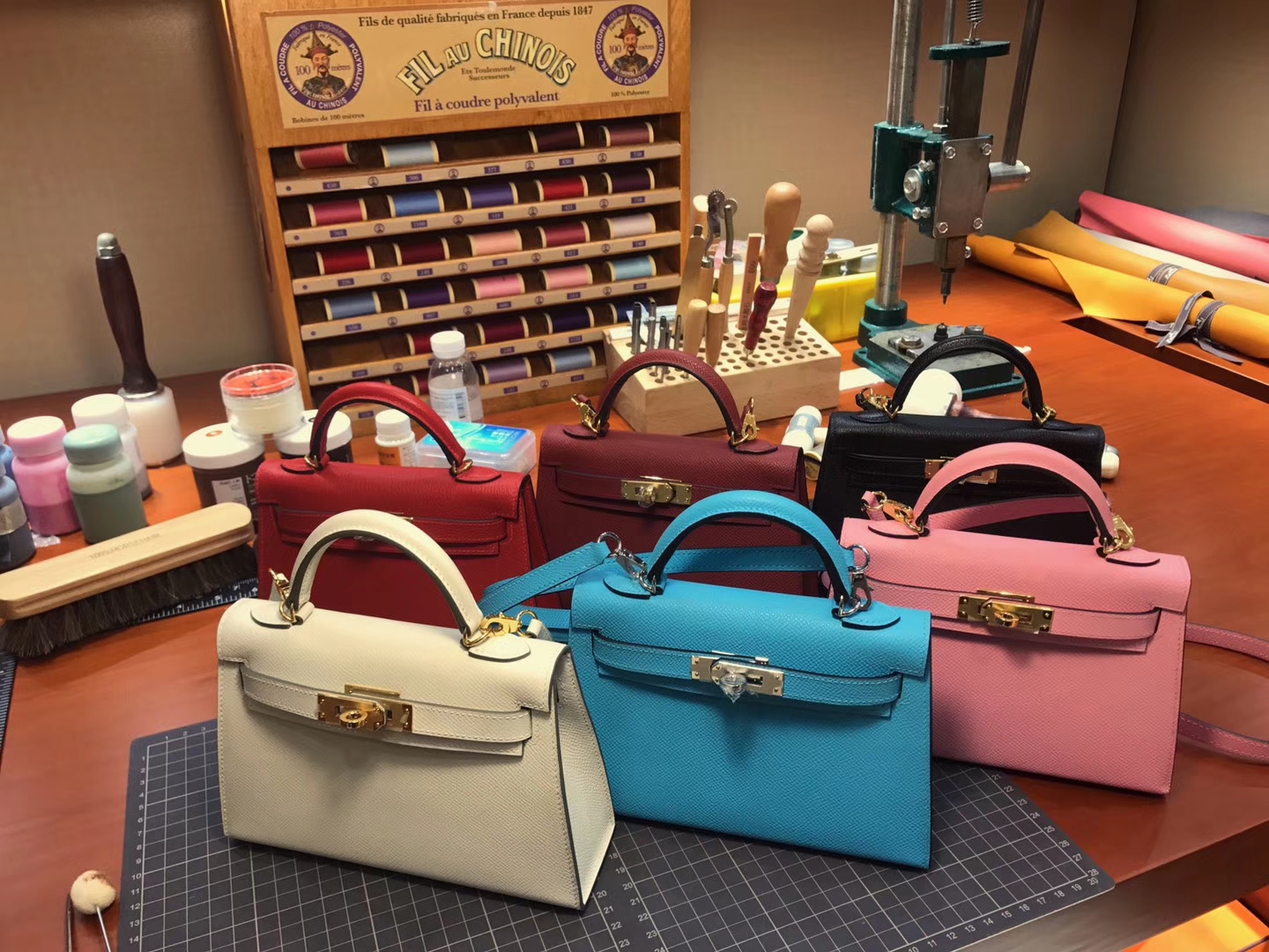 HERMES 爱马仕 Mini Kelly Pochette 22cm 迷你凯莉 MiniKelly 2 配全套专柜原版包装 奶昔白 CC10 Craie/S5 番茄红 Rouge Tomate/7F Blue Paon 孔雀蓝/黑 noir CK89/8w 新唇膏粉 新玫瑰粉 rose azalee/f5 新酒红 勃艮第酒红 bourgogne