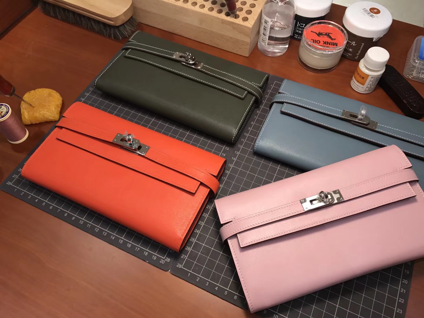 Kelly手包 HERMES 爱马仕 CK93 经典橙色 Orange/BLACK 黑色/ S2 风衣灰 Trench/J7 亚麻蓝 Blue Lin/3Q 水粉/76 靛蓝色 黑蓝色 Blue Indigo/6H 橄榄绿 Vert Veronese