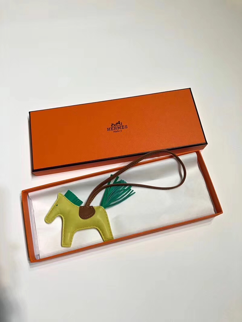HERMES 爱马仕 手工定制 小马挂饰 现货 姜黄色 翡翠绿  走线清晰 百搭挂件