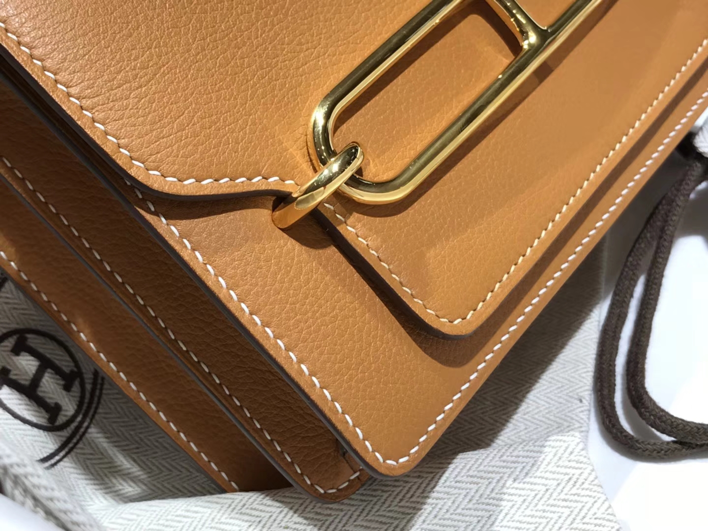 HERMES  爱马仕 roulis 18cm 2H 新棕色 Kraft