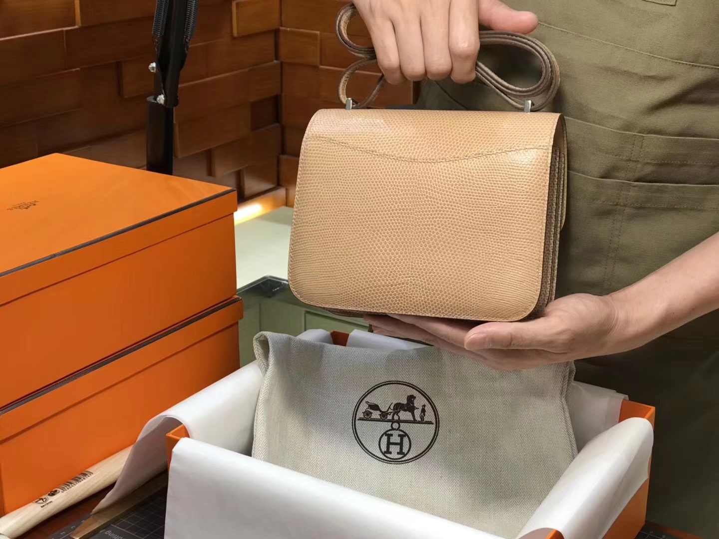 Hermes 爱马仕 空姐包 Constance 蜥蜴皮 cc14 杏色 beige 定制15-20天发货 配全套专柜原版包装