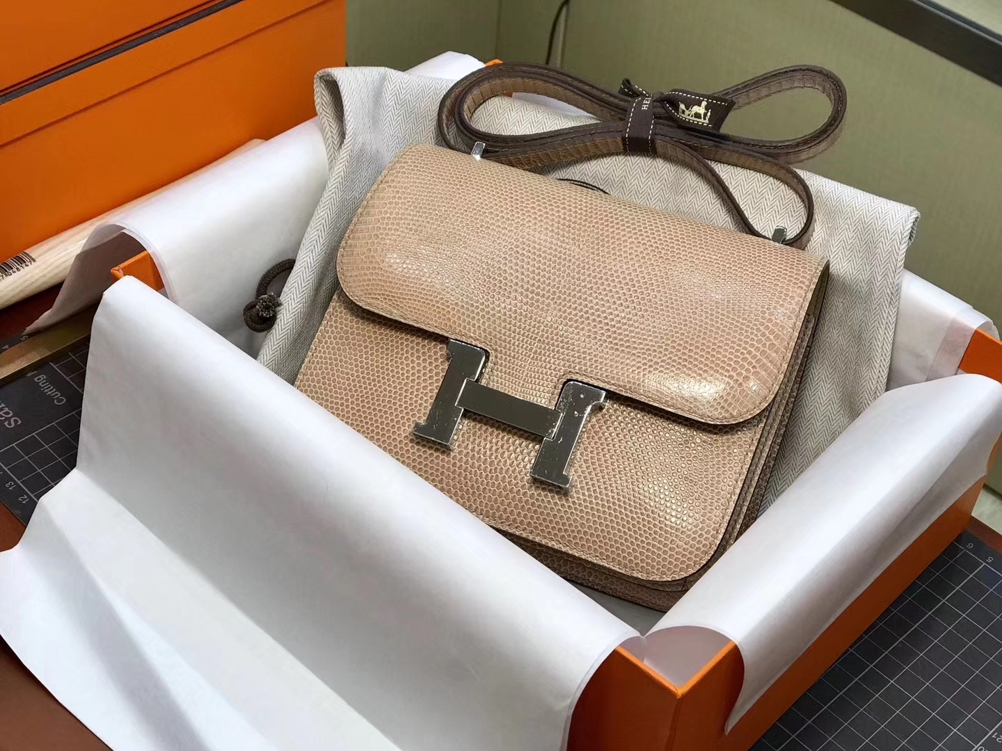 Hermes 爱马仕 空姐包 Constance 蜥蜴皮 cc14 杏色 beige 定制15-20天发货 配全套专柜原版包装