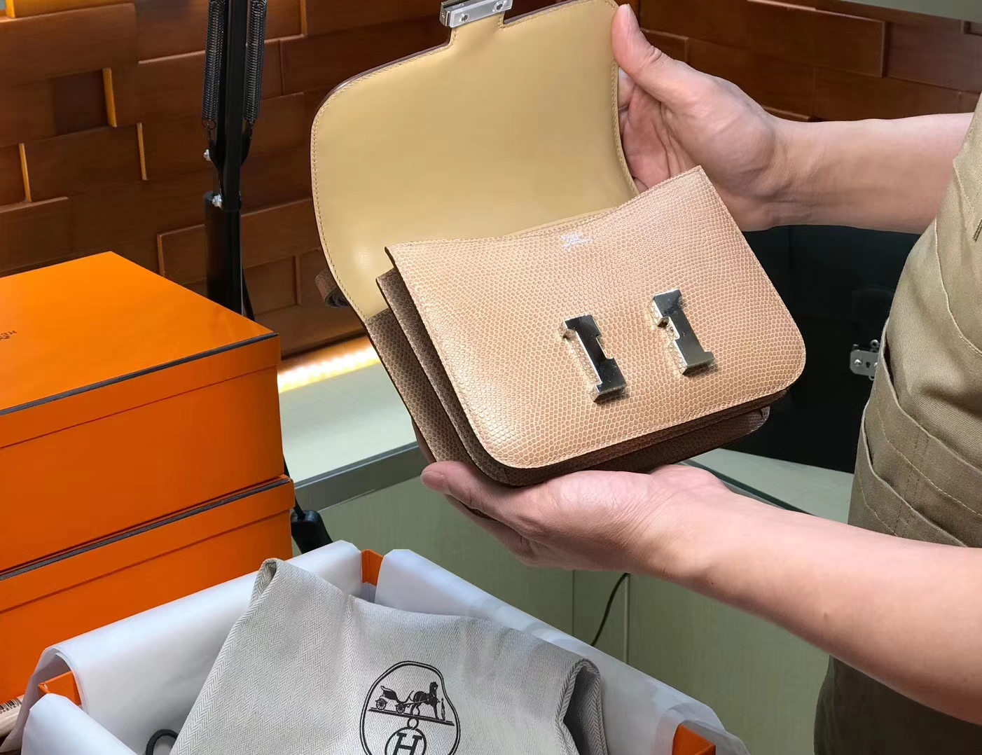 Hermes 爱马仕 空姐包 Constance 蜥蜴皮 cc14 杏色 beige 定制15-20天发货 配全套专柜原版包装