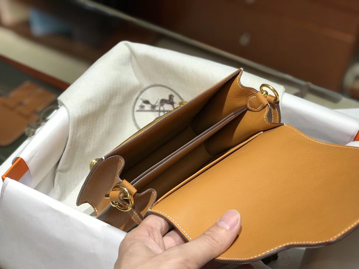HERMES  爱马仕 roulis 18cm 2H 新棕色 Kraft