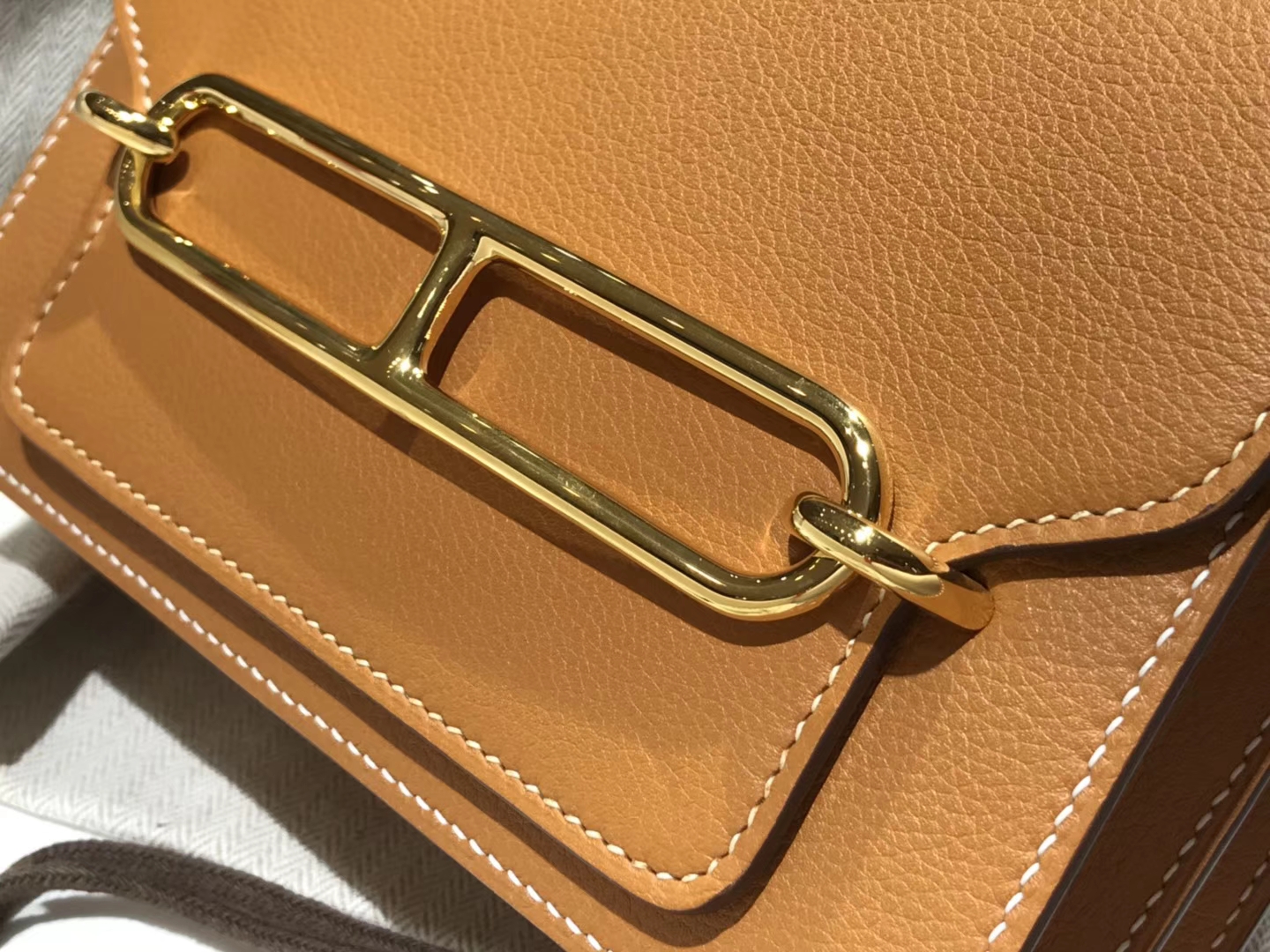 HERMES  爱马仕 roulis 18cm 2H 新棕色 Kraft