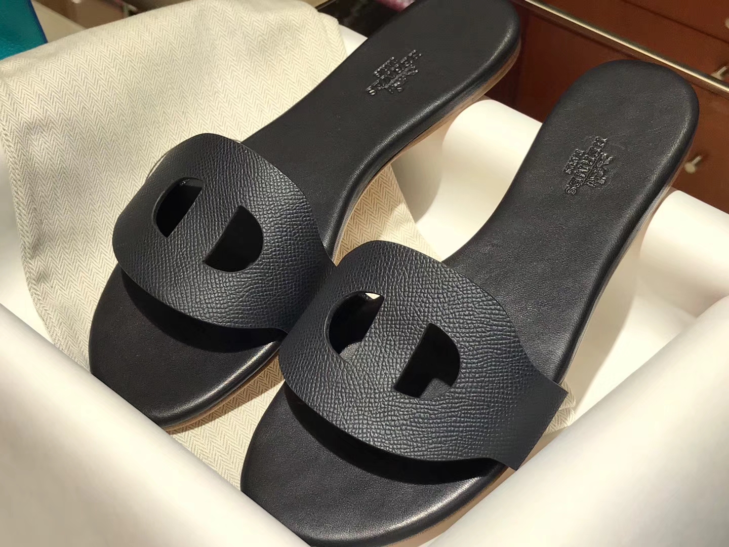 HERMES 爱马仕 猪鼻子拖鞋  高端订制  独家品质 黑色
