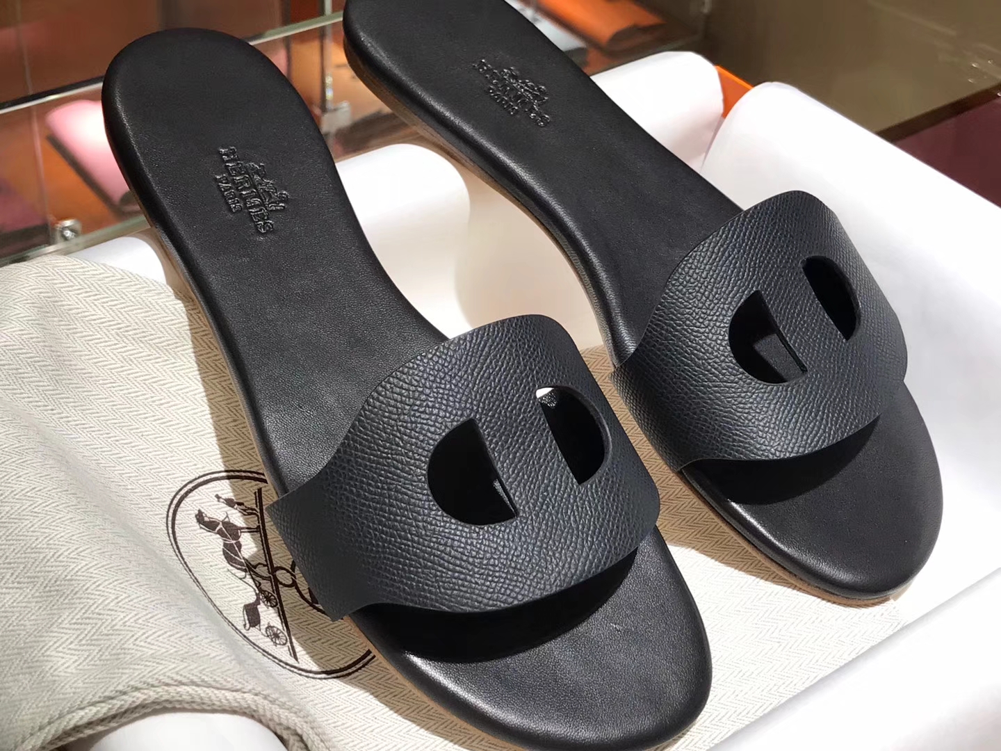 HERMES 爱马仕 猪鼻子拖鞋  高端订制  独家品质 黑色