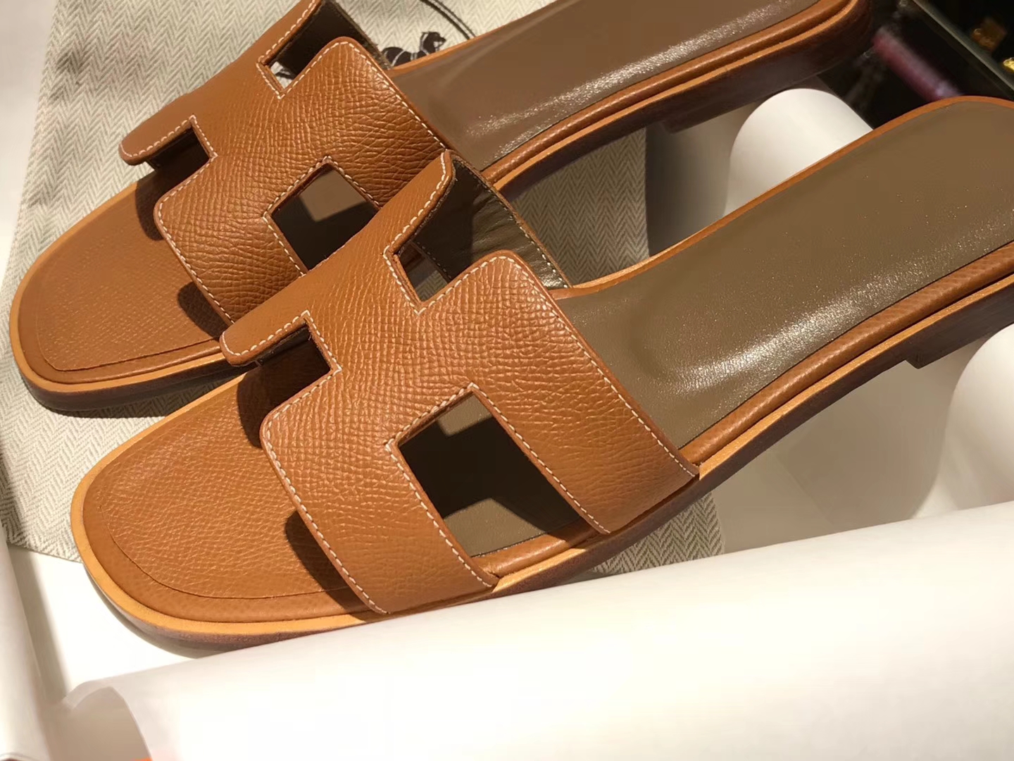 HERMES 爱马仕 H经典款拖鞋  高端订制  独家品质 金棕色