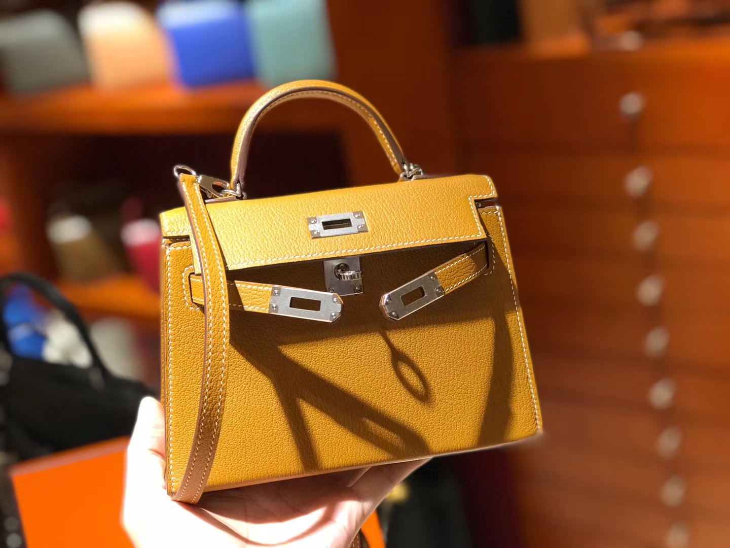 HERMES 爱马仕 Mini Kelly二代 Chevre皮 金棕色 2H