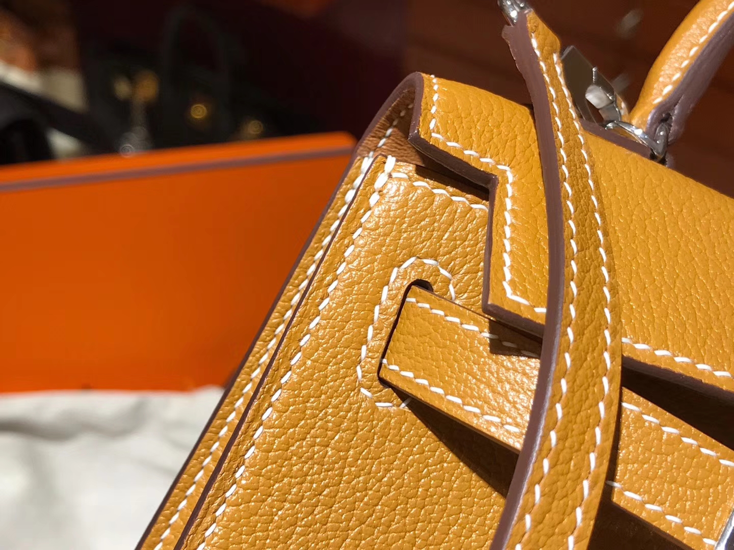 HERMES 爱马仕 Mini Kelly二代 Chevre皮 金棕色 2H