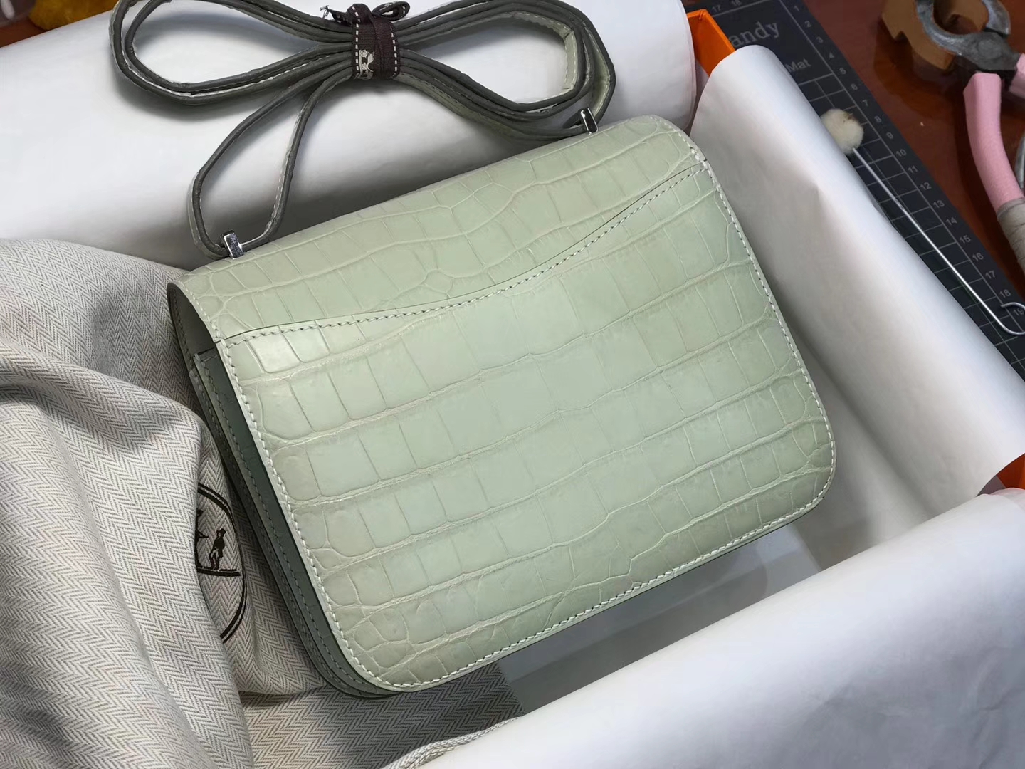 HERMES 爱马仕 Constance 18cm 8L冰川白