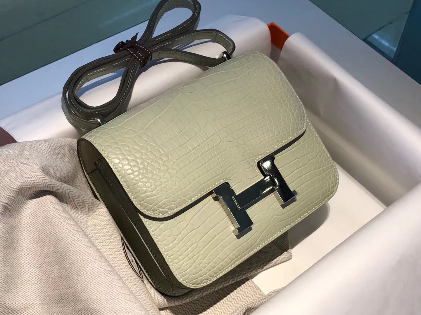 HERMES 爱马仕 Constance 18cm 8L冰川白