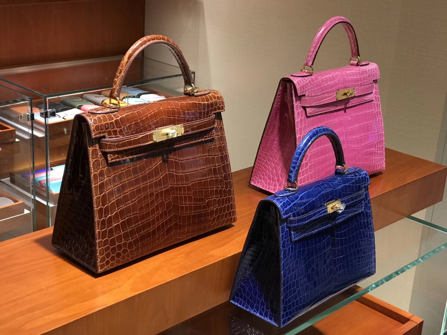 HERMES 爱马仕 Kelly 25CM 金扣 4g 焦糖色 brulee/7T电光蓝 Bleu Electrique/8w 新唇膏粉 新玫瑰粉 rose azalee