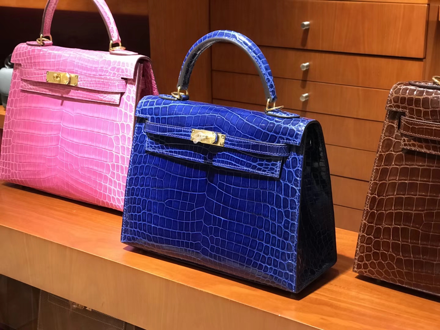 HERMES 爱马仕 Kelly 25CM 金扣 4g 焦糖色 brulee/7T电光蓝 Bleu Electrique/8w 新唇膏粉 新玫瑰粉 rose azalee