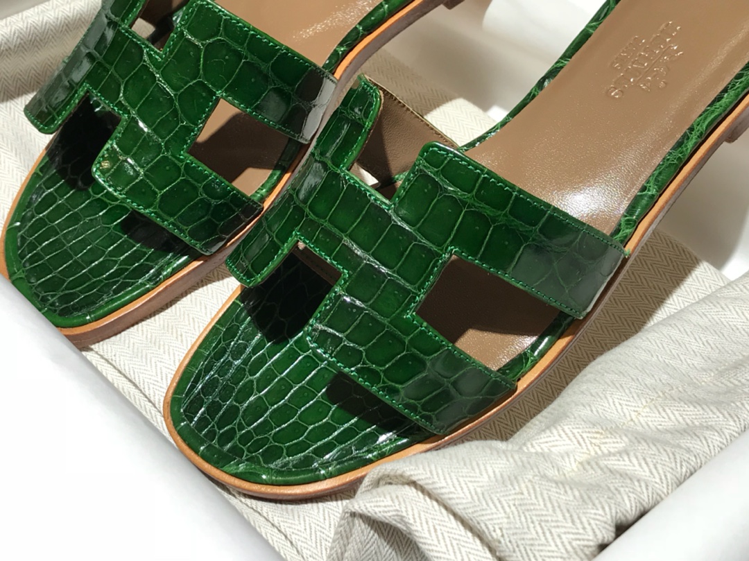 Hermes 鳄鱼皮女士拖鞋 Crocodile leather 翡翠绿 意大利树羔皮底  手工缝制工艺