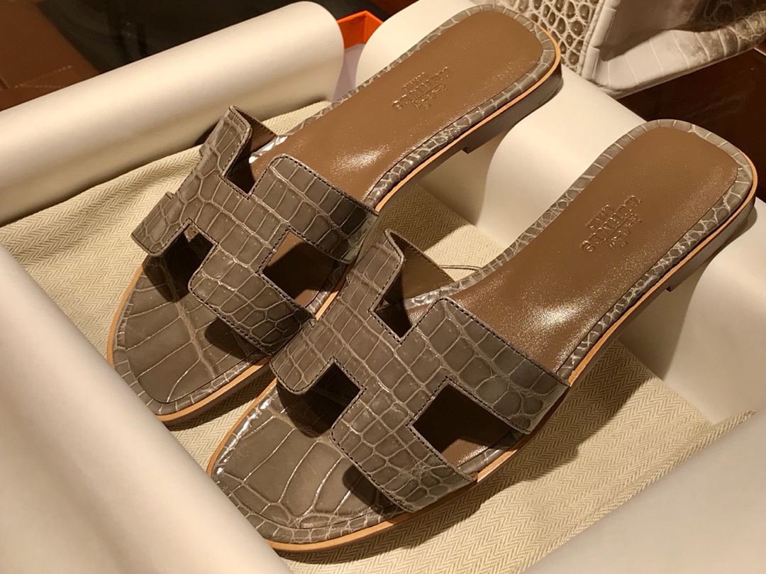 Hermes 鳄鱼皮女士拖鞋 Crocodile leather 意大利树羔皮底 大象灰