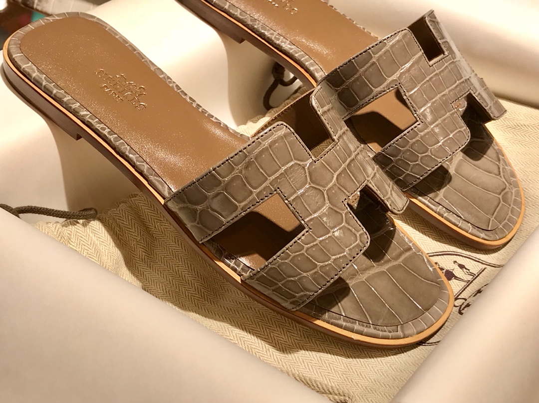 Hermes 鳄鱼皮女士拖鞋 Crocodile leather 意大利树羔皮底 大象灰