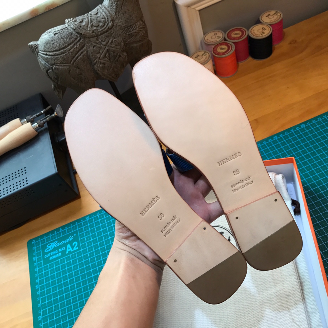 Hermes 平底拖鞋蜥蜴皮 7C Cobalt珊瑚蓝 35-39 一件代发