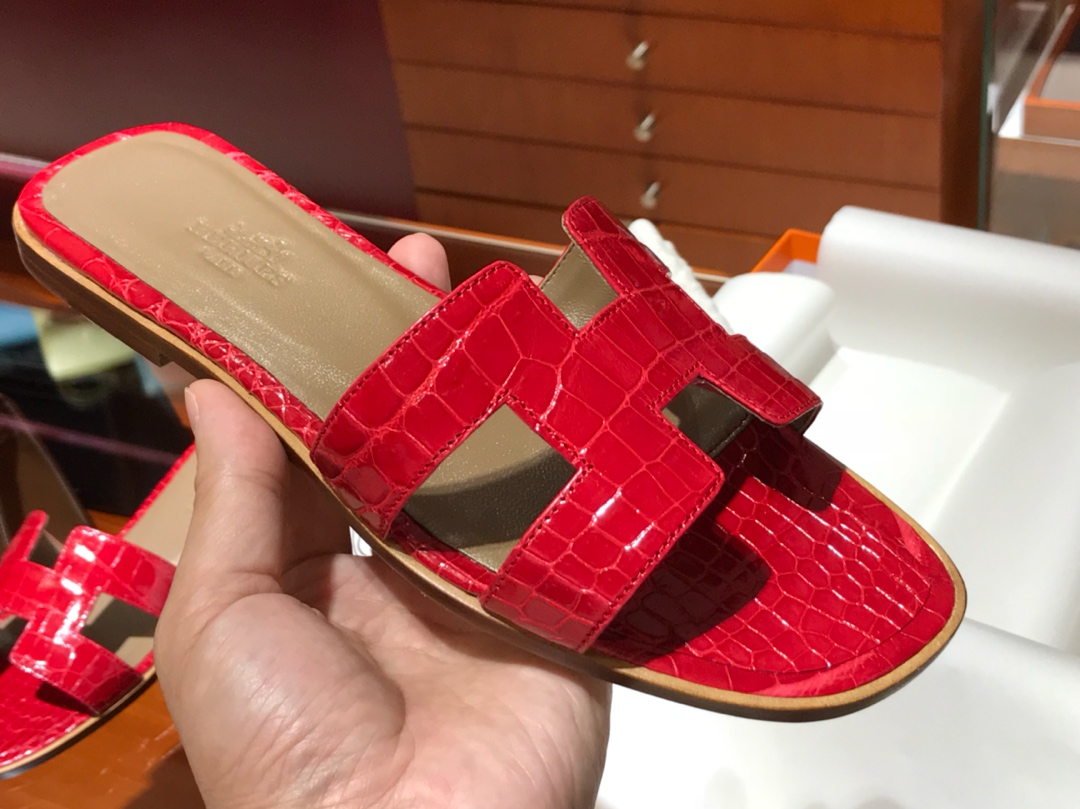 H 鳄鱼皮女士拖鞋 Crocodile leather 法拉利红 意大利树羔皮底  手工缝制工艺