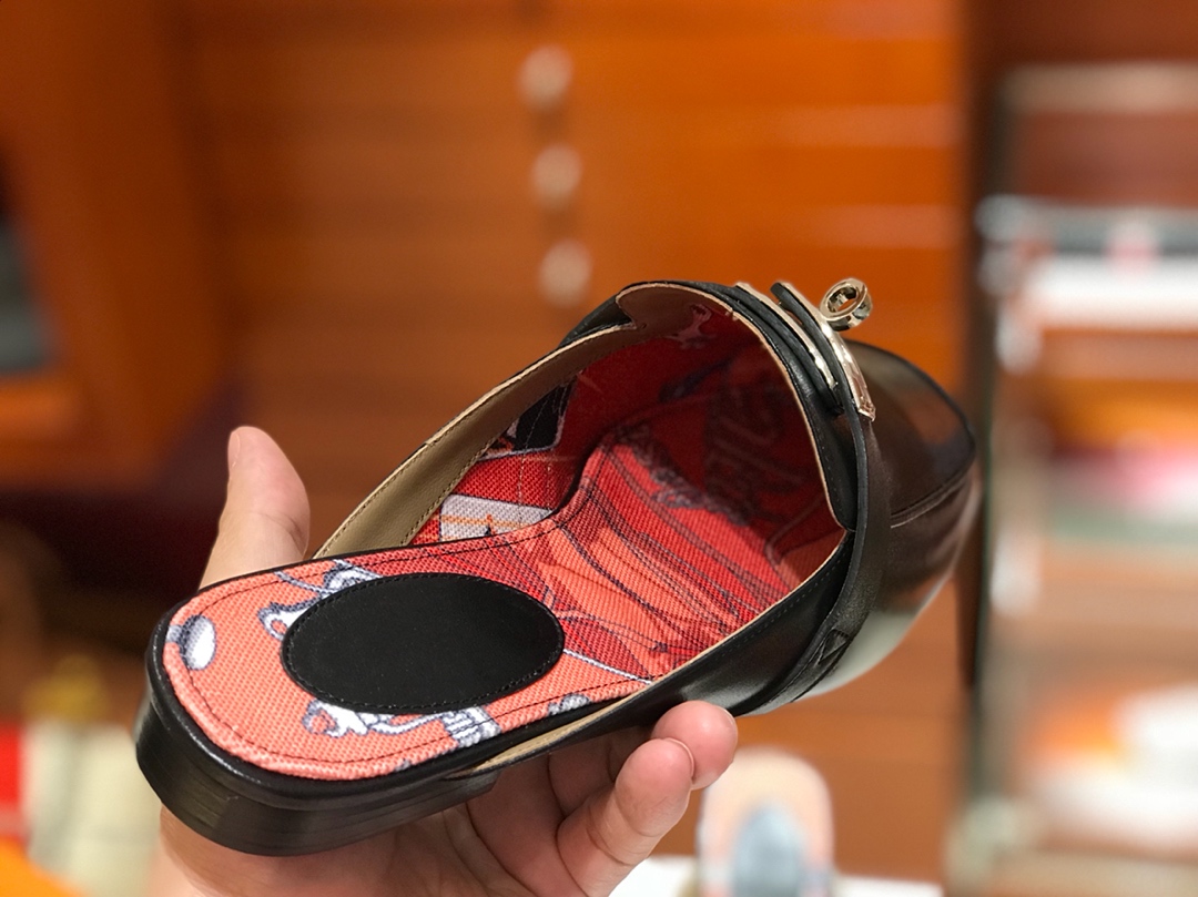 HERMES 18年秋冬新款女款 凯莉mini Kelly扣平底拖鞋