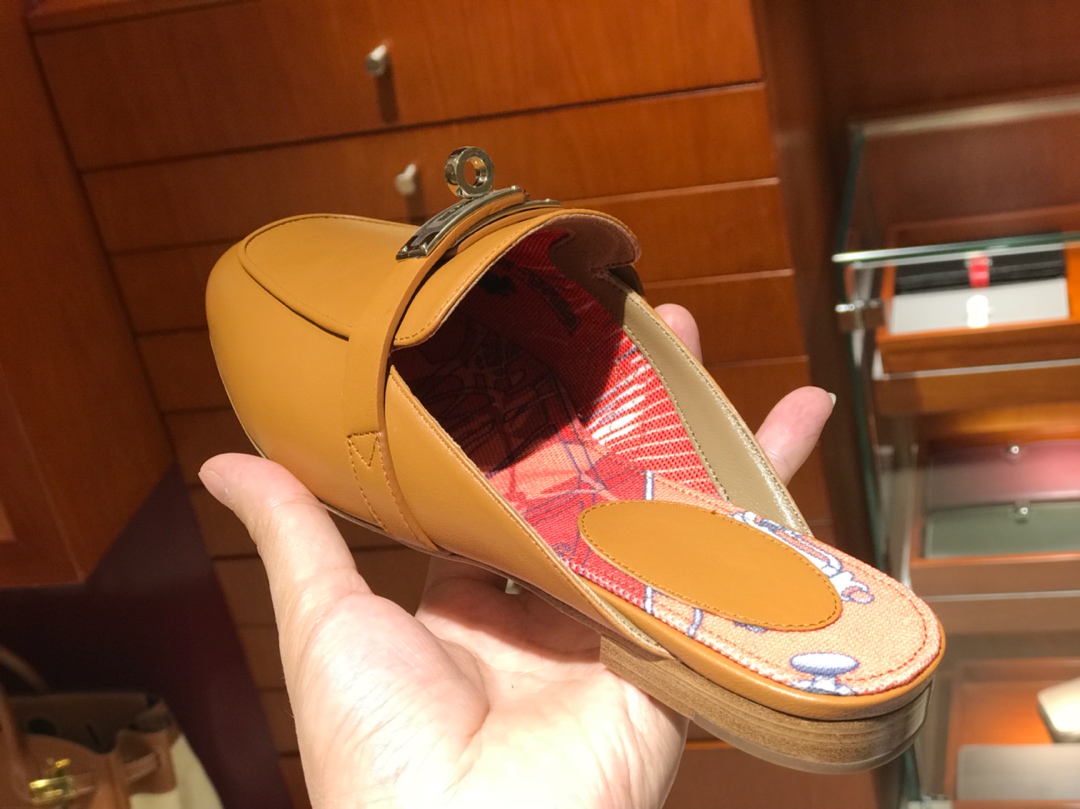 HERMES 18年秋冬新款女款 凯莉mini Kelly扣平底拖鞋