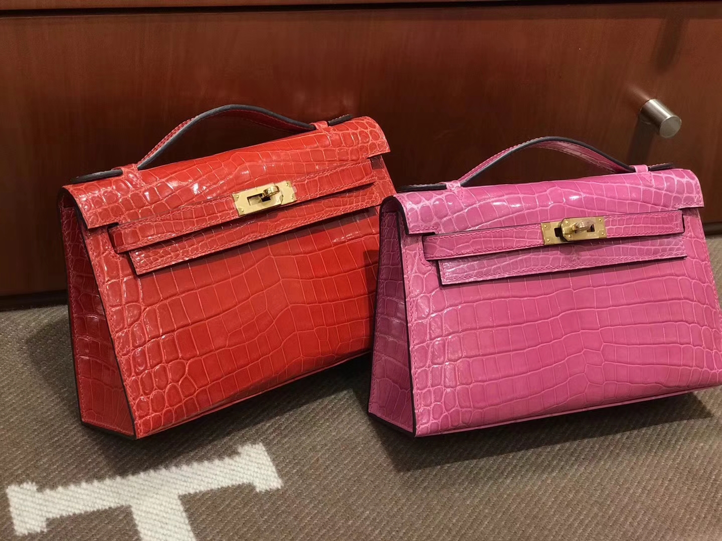 HERMES 爱马仕 Mini Kelly 22cm 手拎包  S5 番茄红 Rouge Tomate  鳄鱼皮