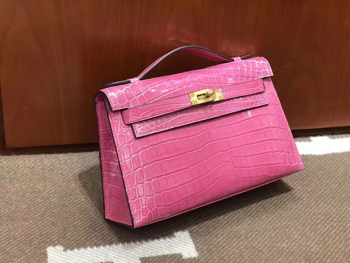 HERMES 爱马仕 Mini Kelly 22cm 手拎包 5J 桃粉色 桃红色 Fuschia Pink 鳄鱼皮